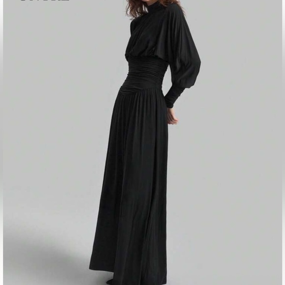 ontre Dresses & Skirts - Chic Black Long Sleeve Dress